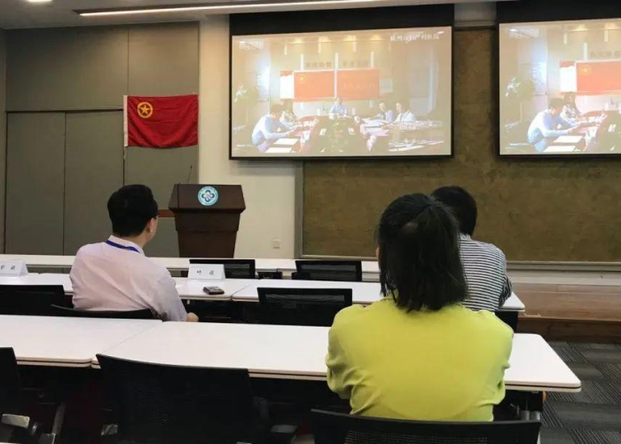 疫情期间医护人员的伟大事迹，疫情时医护人员的事迹
