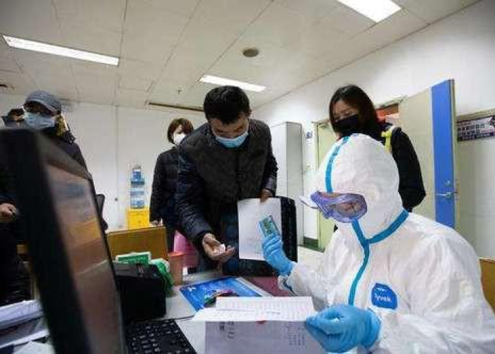 疫情期间的医护工作者的英雄事迹，疫情期间医护工作者的事例