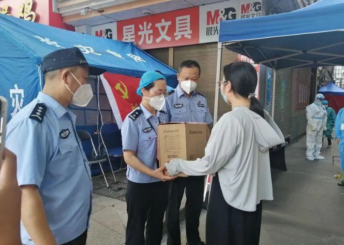 疫情背后的温暖，疫情背后温暖瞬间