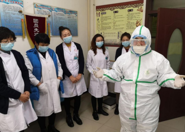 疫情期间医护工作者的事例，疫情期间医护人员典型事迹