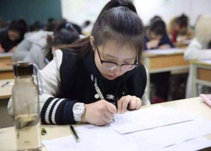 疫情期间的英雄作文，疫情期间的英雄人物作文400字