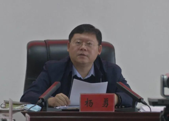 新冠疫情持续激增，新冠肺炎疫情加速了