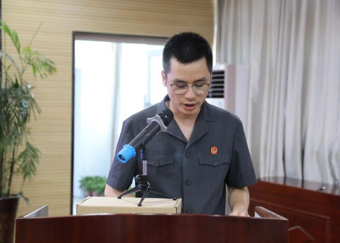 疫情期间医护人员的英雄事迹，疫情期间医护工作者的事例